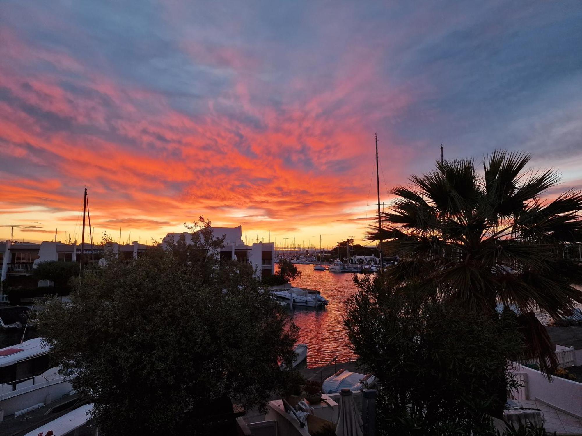 Marina Exceptionnelle - 8 Pers - 120 M2 Vue Mer - Suites Parentales - Cinema - Ponton Le Grau-du-Roi Eksteriør bilde