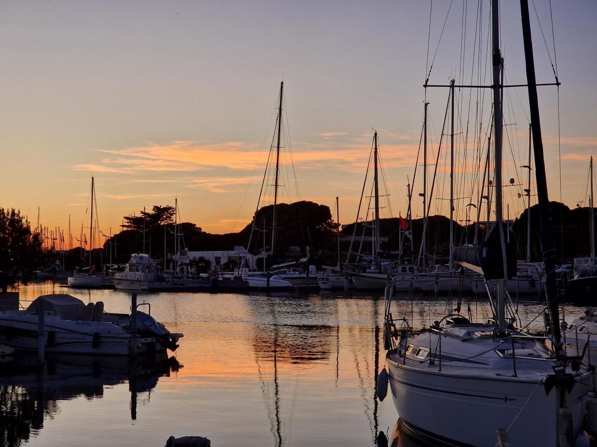 Marina Exceptionnelle - 8 Pers - 120 M2 Vue Mer - Suites Parentales - Cinema - Ponton Le Grau-du-Roi Eksteriør bilde